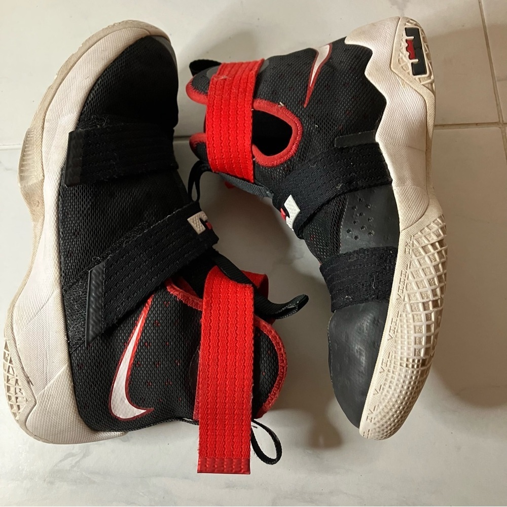 Nike LeBron James zoom soldier black / red / white sneakers / running shoes.